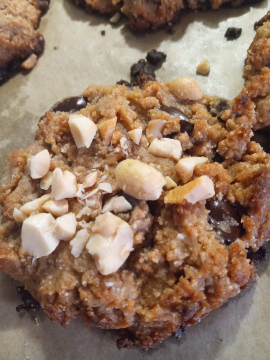 Homey Low Carb Peanut Butter Chocolate Chip Cookies